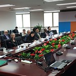 CACN et le consul général et le personnel d'Invest Shenzhen, discutant des opportunités commerciales pour les entreprises canadiennes à Shenzhen et dans le sud de la Chine