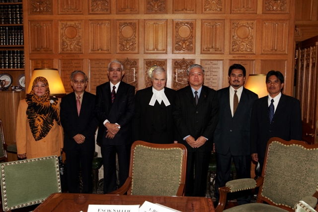 The Honourable Peter Milliken, M.P., Speaker of the House of Commons of Canada, officially greets the Malaysian delegation.