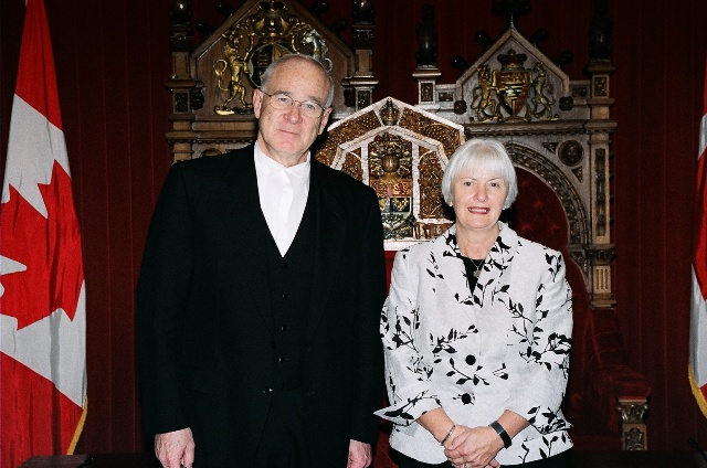 The Honourable Dan Hays, Senator, Speaker of the Senate of Canada, officially greets the Honourable Margaret Wilson, Speaker of the House of Representatives of New Zealand.