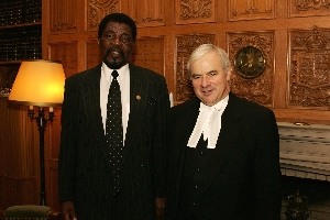 L'honorable Peter Milliken, député, Président de la Chambre des communes du Canada, accueille officiellement l'honorable Matlapeng Ray Molomo, PH., CONM., député, Président de l'Assemblée nationale de la République du Botswana